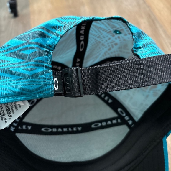 Oakley Shade Me Women's Hat Blue/Black/Graphite Adjustable Buckle Hat‎ - Picture 2 of 9